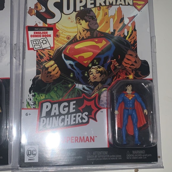 DC COMIC BOOKS LOT WITH ACTION FIGURES - Picture 4 of 5